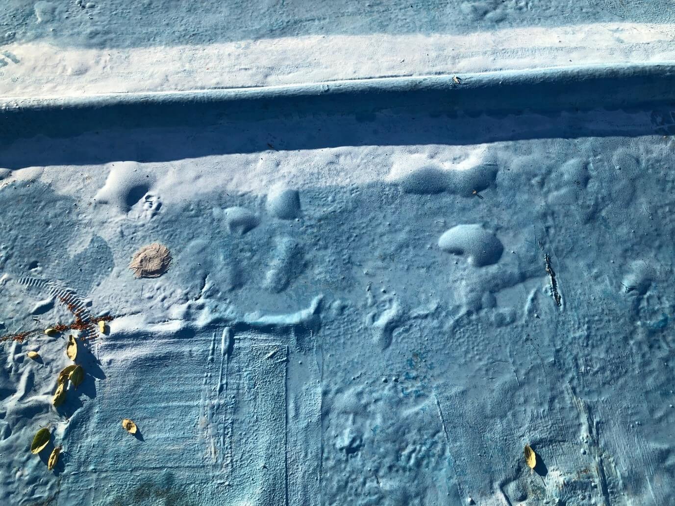 Damage to the roof before repair